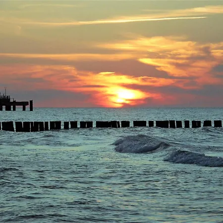 Geraeumige In Mit Terrasse Zingst